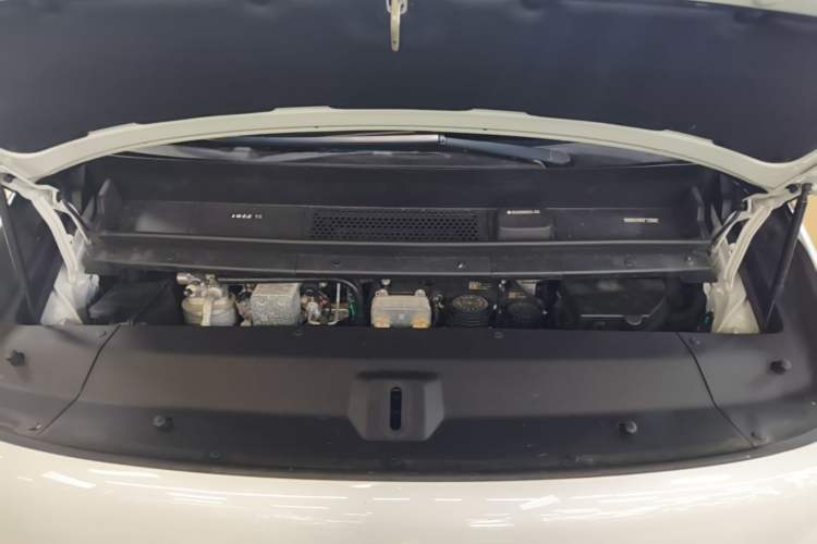 Used Li Auto MEGA 2024 Ultra Model Engine Bay
