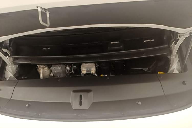 Used Li Auto MEGA 2024 Ultra Model Engine Bay