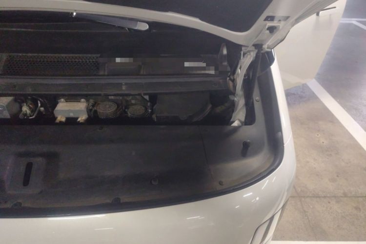Used Li Auto MEGA 2024 Ultra Model Engine Bay Left