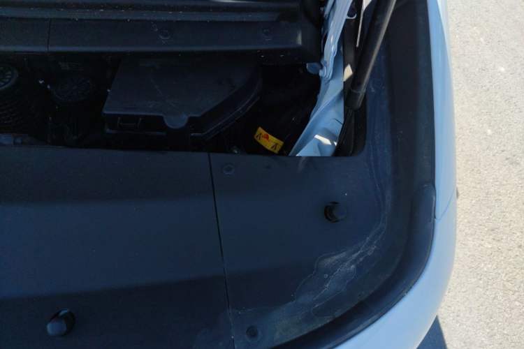 Used Li Auto MEGA 2024 Ultra Model Engine Bay Left