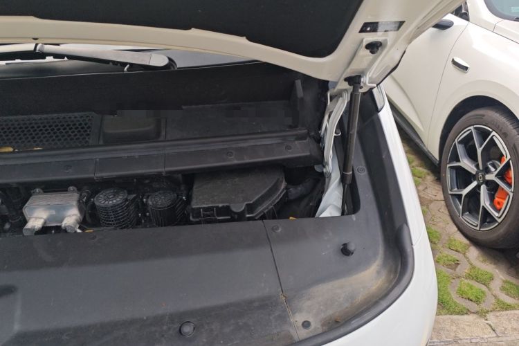 Used Li Auto MEGA 2024 Ultra Model Engine Bay Left