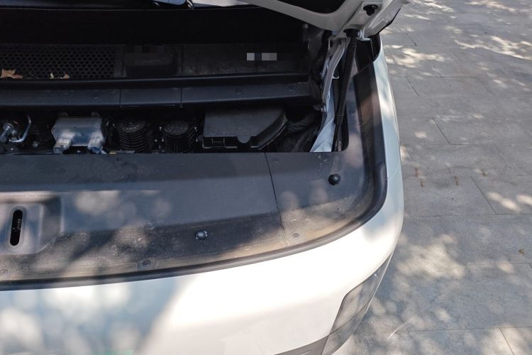 Used Li Auto MEGA 2024 Ultra Model Engine Bay Left