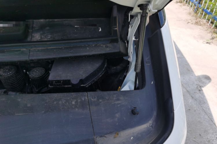 Used Li Auto MEGA 2024 Ultra Model Engine Bay Left