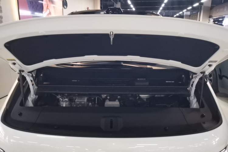 Used Li Auto MEGA 2024 Ultra Model Engine Bay