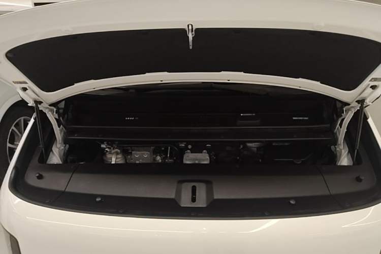 Used Li Auto MEGA 2024 Ultra Model Engine Bay