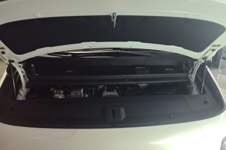 Used Li Auto MEGA 2024 Ultra Model Engine Bay