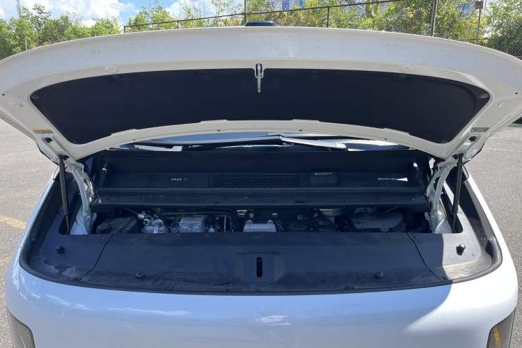 Used Li Auto MEGA 2024 Ultra Model Engine Bay