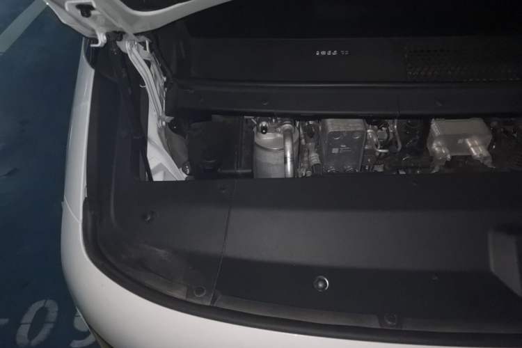 Used Li Auto MEGA 2024 Ultra Model Engine Bay Right