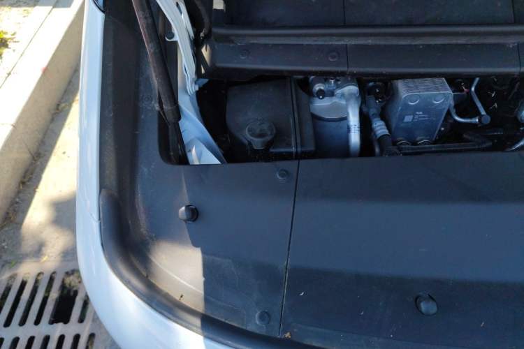 Used Li Auto MEGA 2024 Ultra Model Engine Bay Right