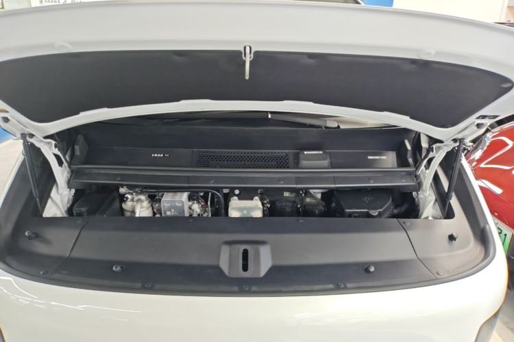 Used Li Auto MEGA 2024 Ultra Model Engine Bay