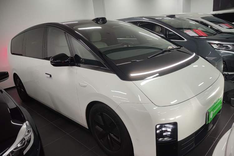 Used Li Auto MEGA 2024 Ultra Model Exterior 1