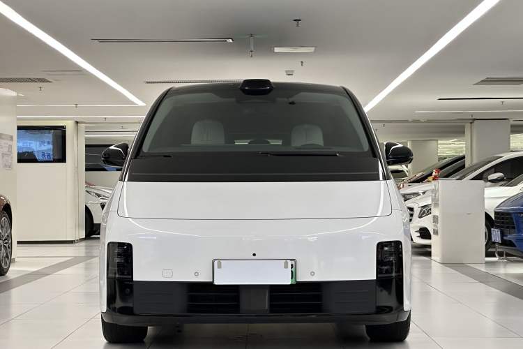 Used Li Auto MEGA 2024 Ultra Model Exterior 1