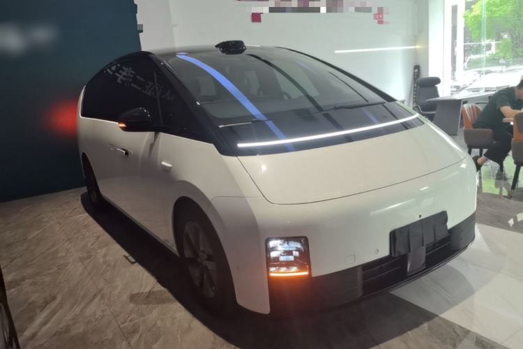 Used Li Auto MEGA 2024 Ultra Model Exterior 1