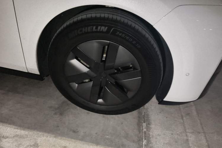 Used Li Auto MEGA 2024 Ultra Model Exterior 1