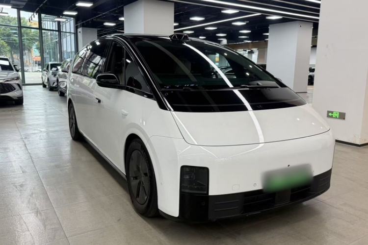 Used Li Auto MEGA 2024 Ultra Model Exterior 2