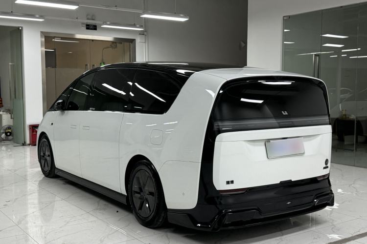 Used Li Auto MEGA 2024 Ultra Model Exterior 2
