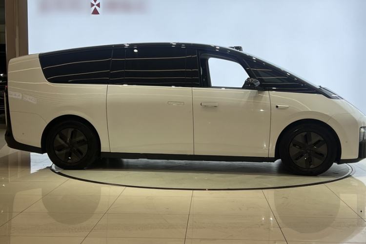 Used Li Auto MEGA 2024 Ultra Model Exterior 2
