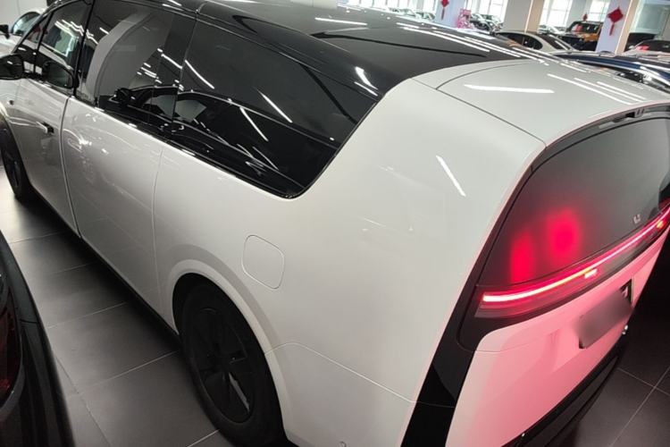 Used Li Auto MEGA 2024 Ultra Model Exterior 2