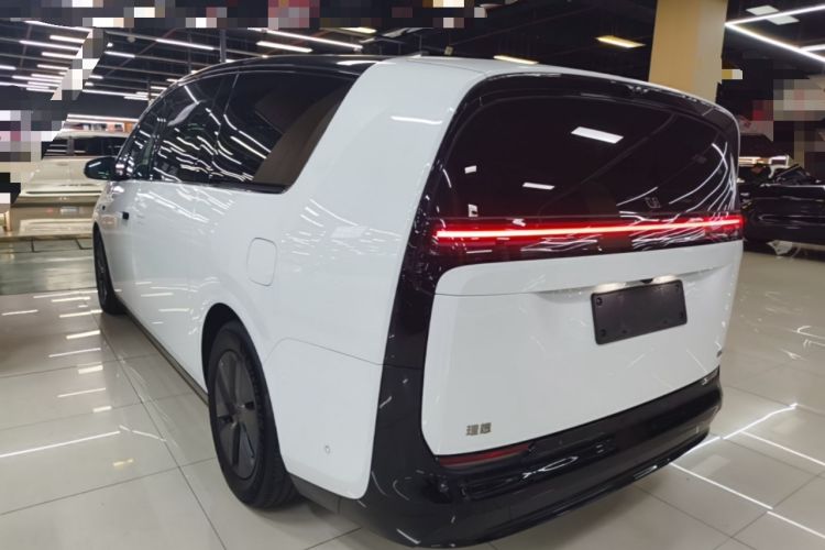 Used Li Auto MEGA 2024 Ultra Model Exterior 2
