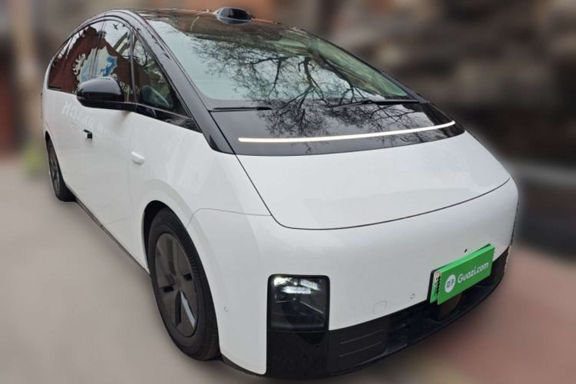 Used Li Auto MEGA 2024 Ultra Model Exterior 2