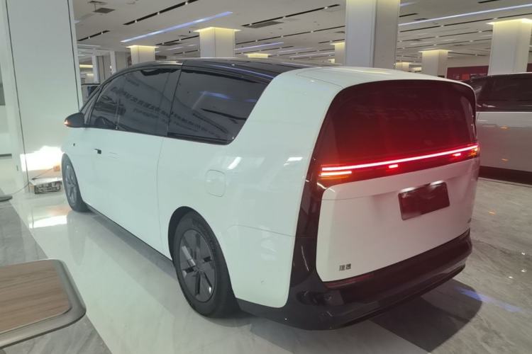 Used Li Auto MEGA 2024 Ultra Model Exterior 2