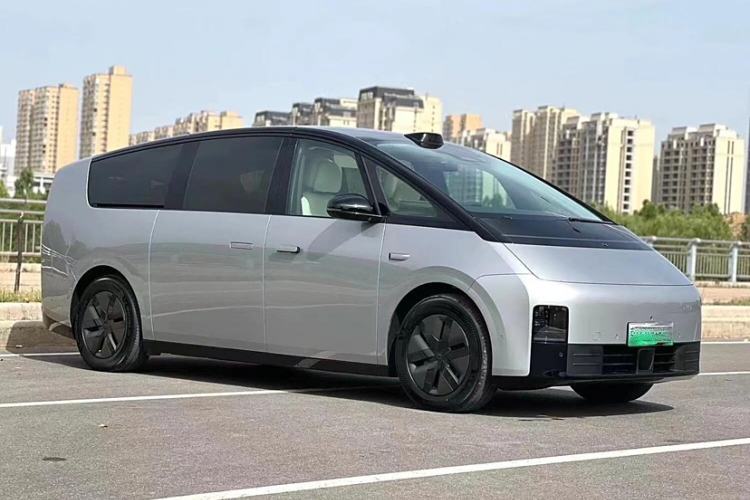 Used Li Auto MEGA 2024 Ultra Model Exterior 2