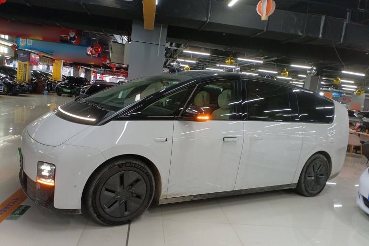 Used Li Auto MEGA 2024 Ultra Model Exterior 3