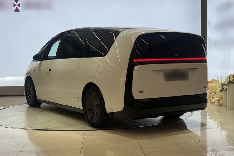 Used Li Auto MEGA 2024 Ultra Model Exterior 3