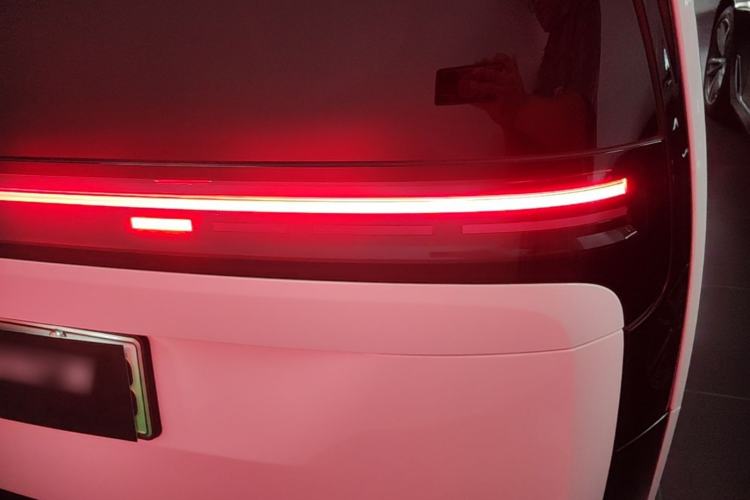 Used Li Auto MEGA 2024 Ultra Model Exterior 3