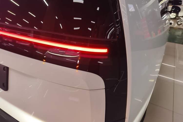 Used Li Auto MEGA 2024 Ultra Model Exterior 3