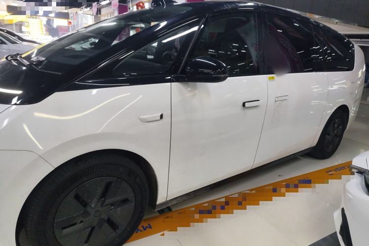 Used Li Auto MEGA 2024 Ultra Model Exterior 3