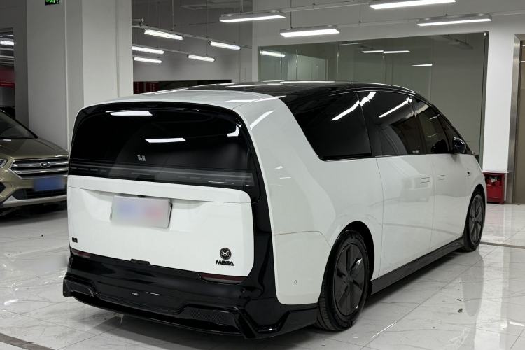 Used Li Auto MEGA 2024 Ultra Model Exterior 4