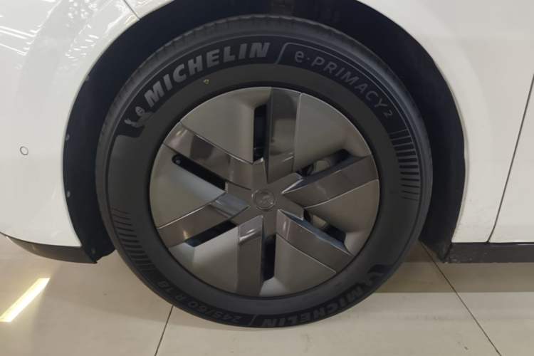Used Li Auto MEGA 2024 Ultra Model Exterior 4