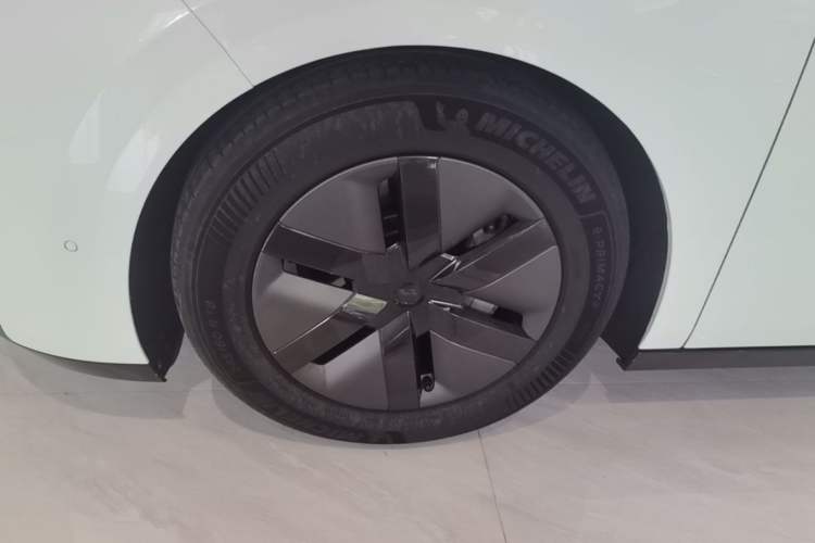 Used Li Auto MEGA 2024 Ultra Model Exterior 4
