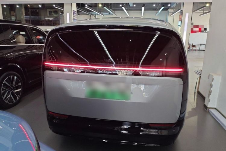 Used Li Auto MEGA 2024 Ultra Model Exterior 4