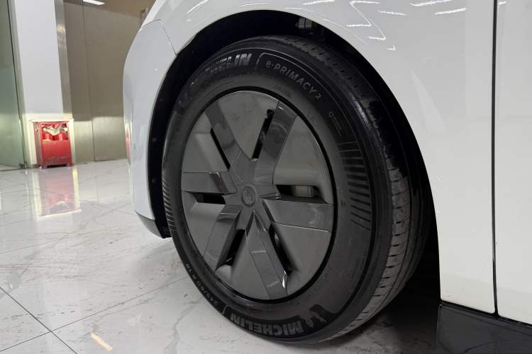 Used Li Auto MEGA 2024 Ultra Model Exterior 5