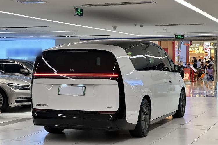 Used Li Auto MEGA 2024 Ultra Model Exterior 5