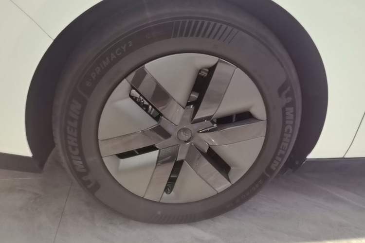 Used Li Auto MEGA 2024 Ultra Model Exterior 5