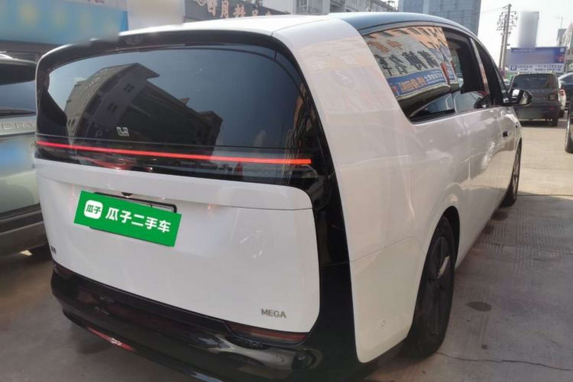 Used Li Auto MEGA 2024 Ultra Model Exterior 5