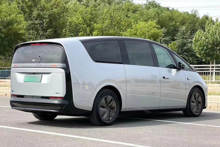 Used Li Auto MEGA 2024 Ultra Model Exterior 5