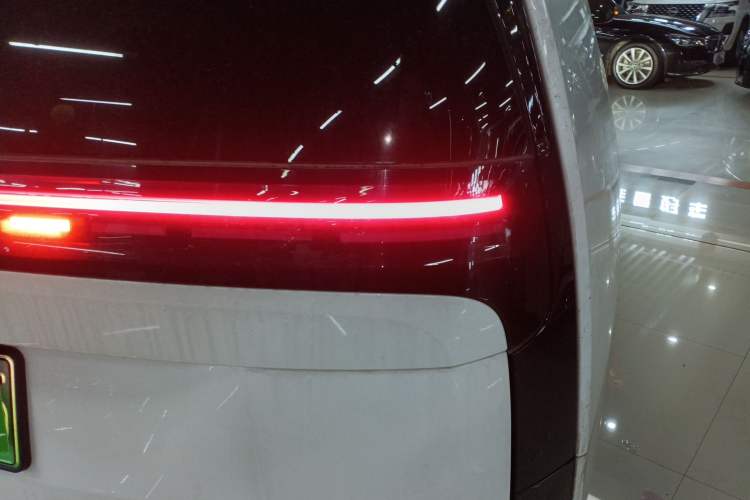 Used Li Auto MEGA 2024 Ultra Model Exterior 6