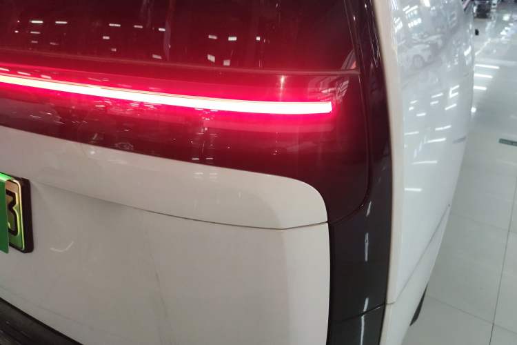Used Li Auto MEGA 2024 Ultra Model Exterior 6