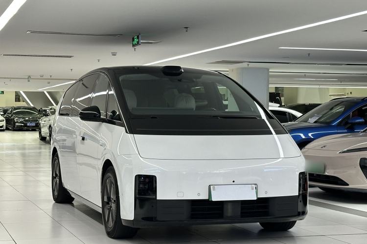 Used Li Auto MEGA 2024 Ultra Model Exterior 6
