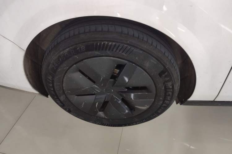 Used Li Auto MEGA 2024 Ultra Model Exterior 8
