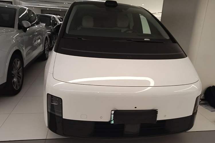 Used Li Auto MEGA 2024 Ultra Model Front