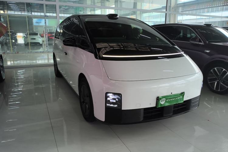 Used Li Auto MEGA 2024 Ultra Model Front Right 45 Deg