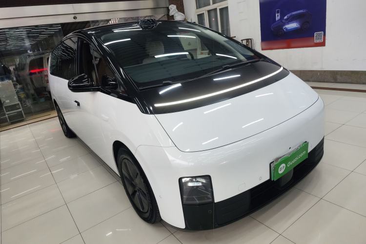Used Li Auto MEGA 2024 Ultra Model Front Right 45 Deg