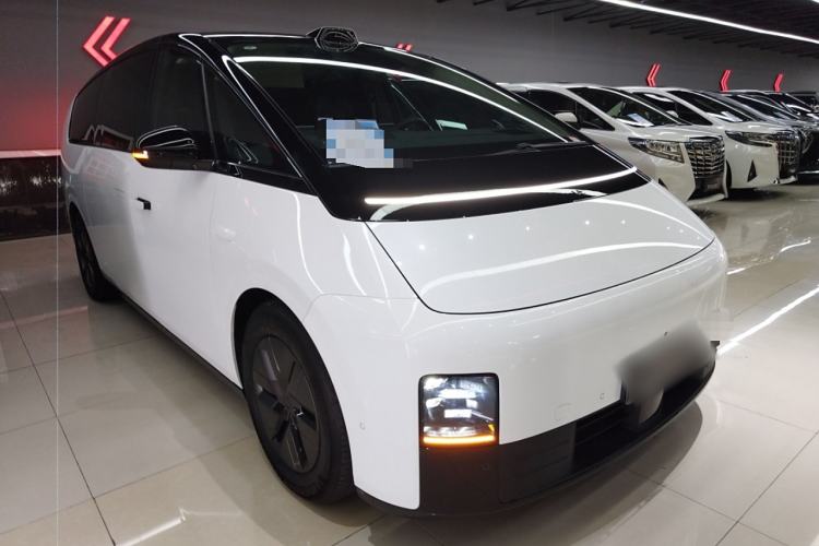 Used Li Auto MEGA 2024 Ultra Model Front Right 45 Deg