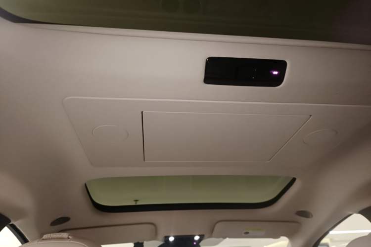 Used Li Auto MEGA 2024 Ultra Model Headliner