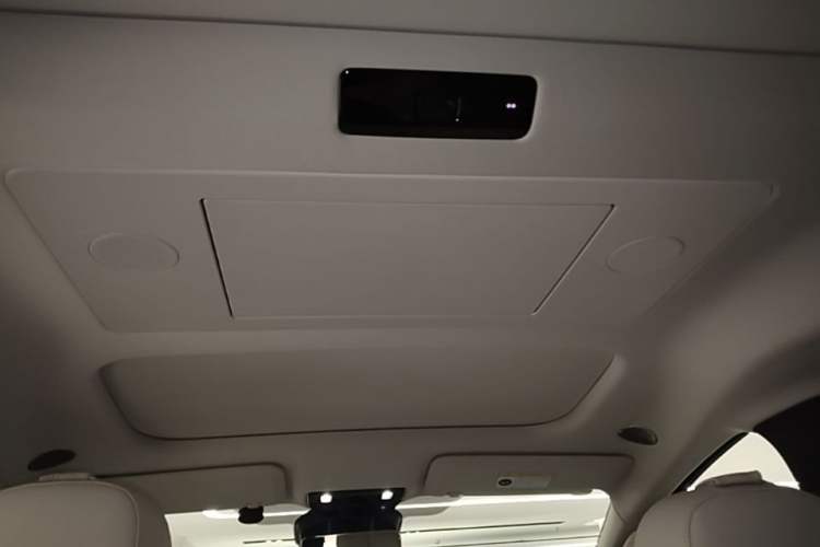 Used Li Auto MEGA 2024 Ultra Model Headliner